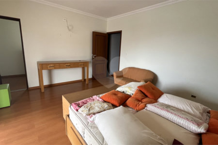 Sobrado à venda ou para alugar com 4 quartos, sendo 2 suítes, em Jardim Terceiro Centenário, Atibaia, SP