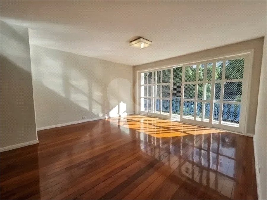 Apartamento à venda com 4 quartos, sendo 1 suíte, em Lagoa, Rio de Janeiro, RJ
