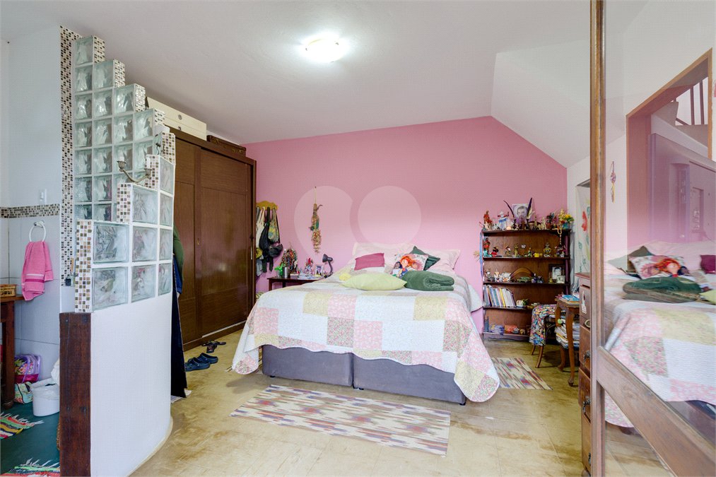 Casa à venda com 5 quartos, sendo 2 suítes, em Alto da Boa Vista, São Paulo, SP