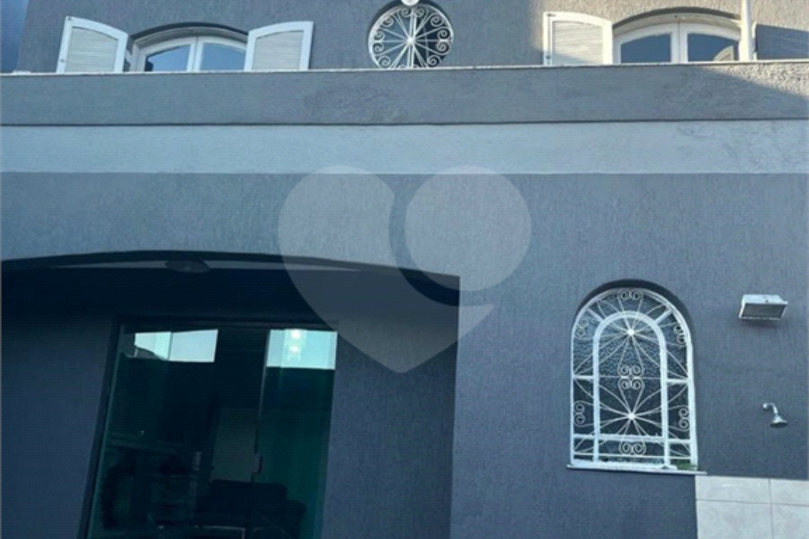 Sobrado à venda com 4 quartos, sendo 2 suítes, em Tremembé, São Paulo, SP