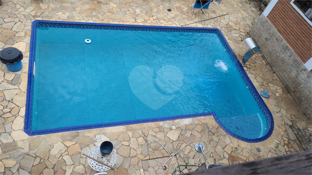 Casa à venda com 4 quartos, sendo 1 suíte, no condomínio Parque Suiça, Caieiras - SP