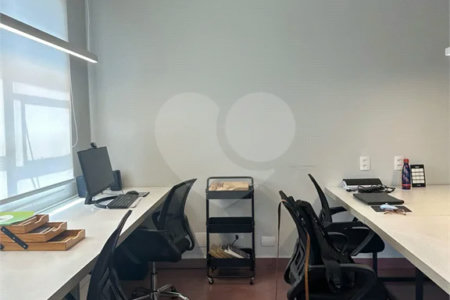 Sala comercial para venda ou locação na Avenida Paulista. 68m2