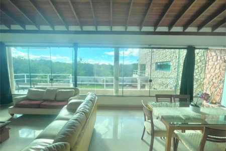Casa à venda com 5 quartos, sendo 3 suítes,  no condomínio Flamboyant, Atibaia - SP