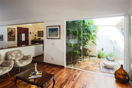 Casa à venda com 4 quartos, sendo 1 suíte,  em Interlagos, São Paulo, SP