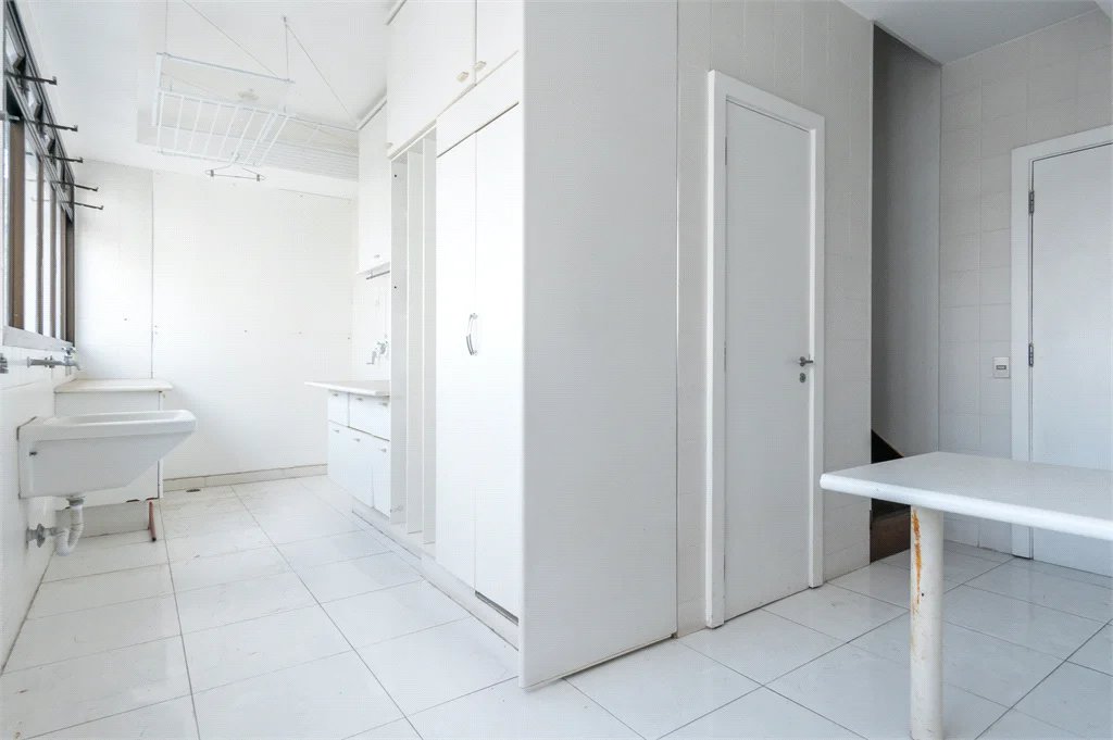 Duplex à venda com 6 quartos, sendo 4 suítes, em Alto de Pinheiros, São Paulo, SP