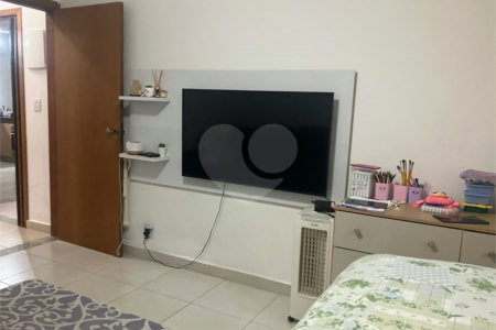 Casa Térrea à venda com 3 quartos em Vila Nivi, São Paulo, SP