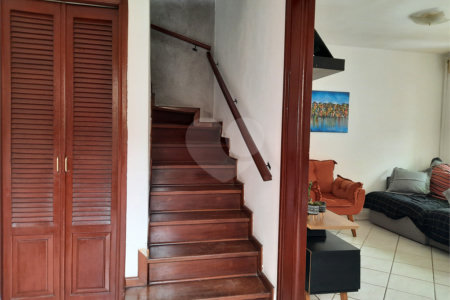 Sobrado à venda com 4 quartos em Brooklin Velho, São Paulo, SP
