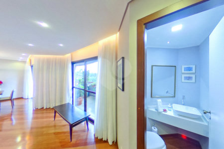 Apartamento à venda com 4 quartos, sendo 2 suítes, em Alto da Boa Vista, São Paulo, SP