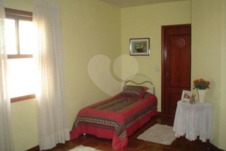 Sobrado à venda com 4 quartos, sendo 3 suítes, em Jardim São Bento, São Paulo, SP