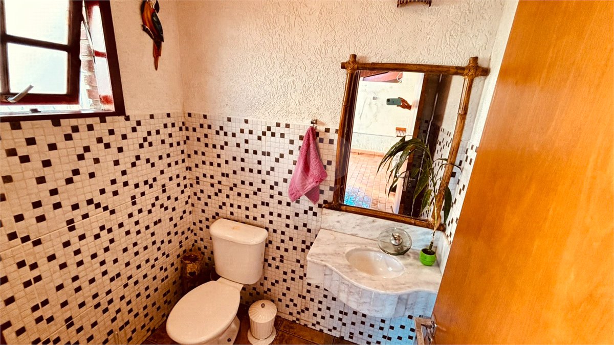 Sobrado à venda com 3 quartos, sendo 1 suíte, em Chácara Recanto Verde, Cotia, SP