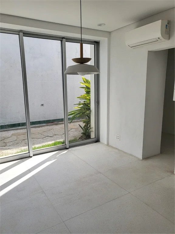 Sobrado à venda ou para alugar com 3 quartos, sendo 1 suíte, em Água Branca, São Paulo, SP