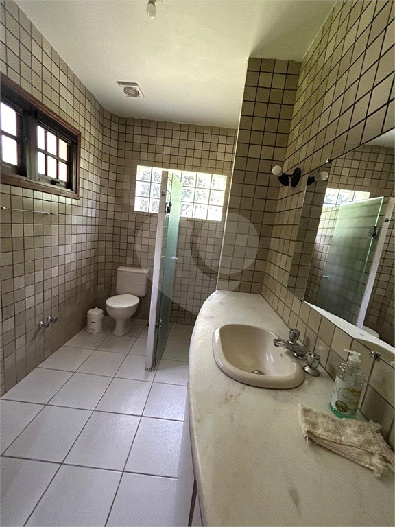 Casa à venda com 5 quartos, sendo 3 suítes, no condomínio Estância Marambaia, Vinhedo - SP