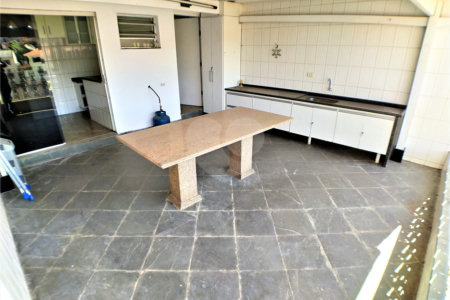 Sobrado à venda com 3 quartos, sendo 1 suíte,  em Vila Mazzei, São Paulo, SP
