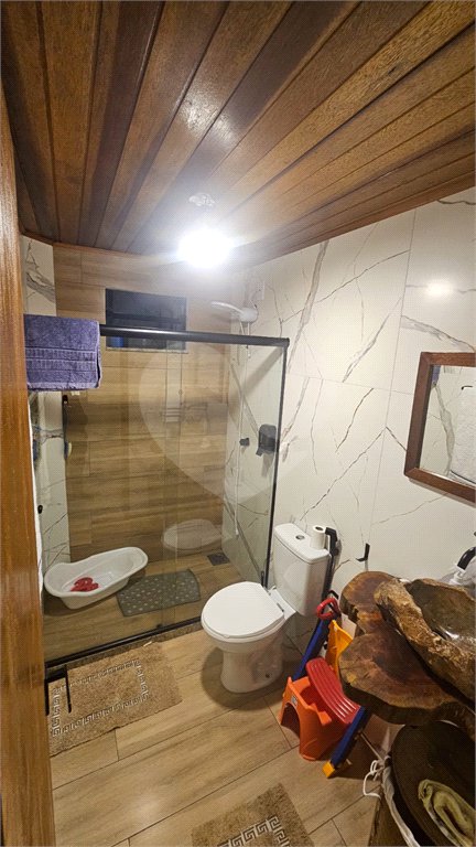 Casa à venda com 3 quartos, sendo 2 suítes, no condomínio Vale Encantado, Rio de Janeiro - RJ