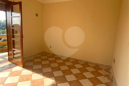 Casa à venda com 3 quartos, sendo 1 suíte, no condomínio Estância Marambaia, Vinhedo - SP