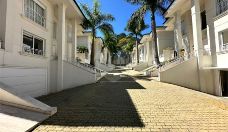 Casa à venda com 4 suítes no condomínio Villaggio Houda, São Paulo - SP