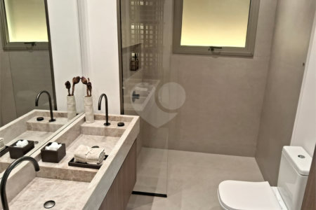 Apartamento à venda com 3 suítes em Moema, São Paulo, SP