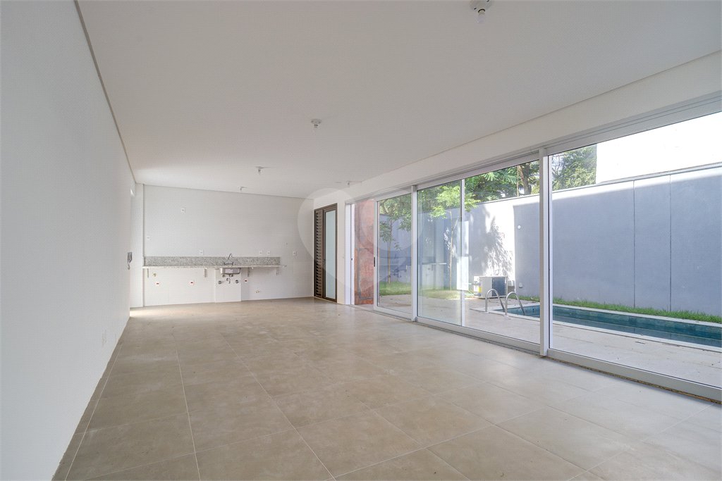 Casa à venda ou para alugar com 3 suítes no condomínio Jardim Flora, São Paulo - SP