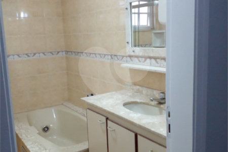 Sobrado à venda ou para alugar com 3 quartos, sendo 1 suíte, no Centro, Salto, SP