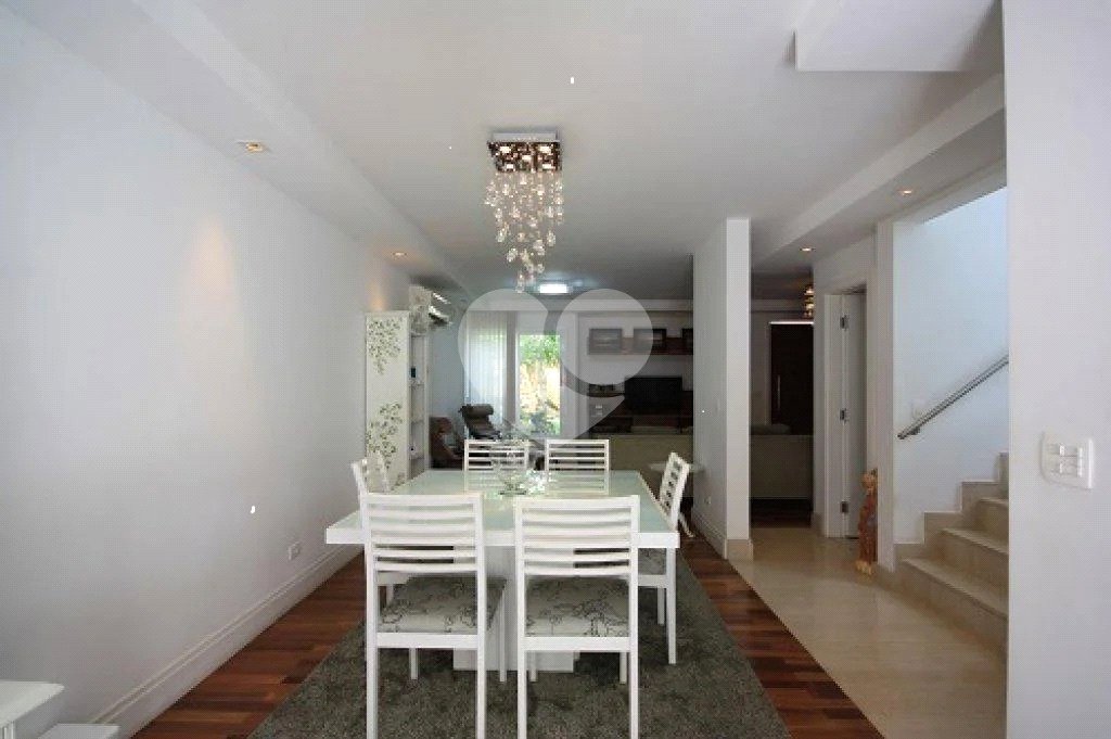 Casa à venda com 4 quartos, sendo 2 suítes, no condomínio Melbourne Residence, São Paulo - SP