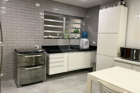 Sobrado à venda com 5 quartos, sendo 1 suíte, em Alto da Boa Vista, São Paulo, SP