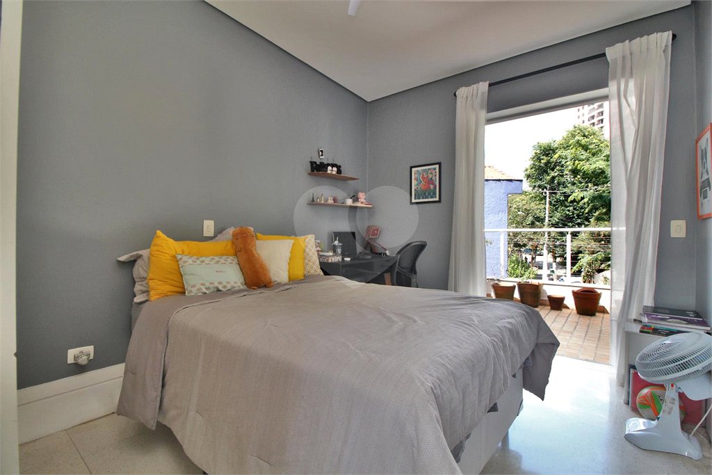 Casa à venda com 3 quartos, sendo 1 suíte, em Vila Mariana, São Paulo, SP