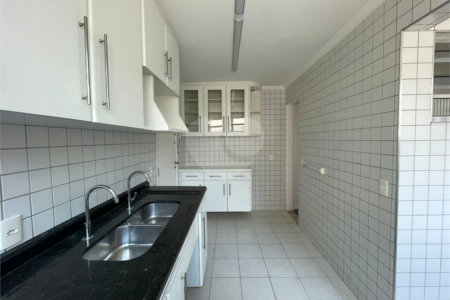 Apartamento à venda com 3 quartos, sendo 1 suíte, em Itaim Bibi, São Paulo, SP