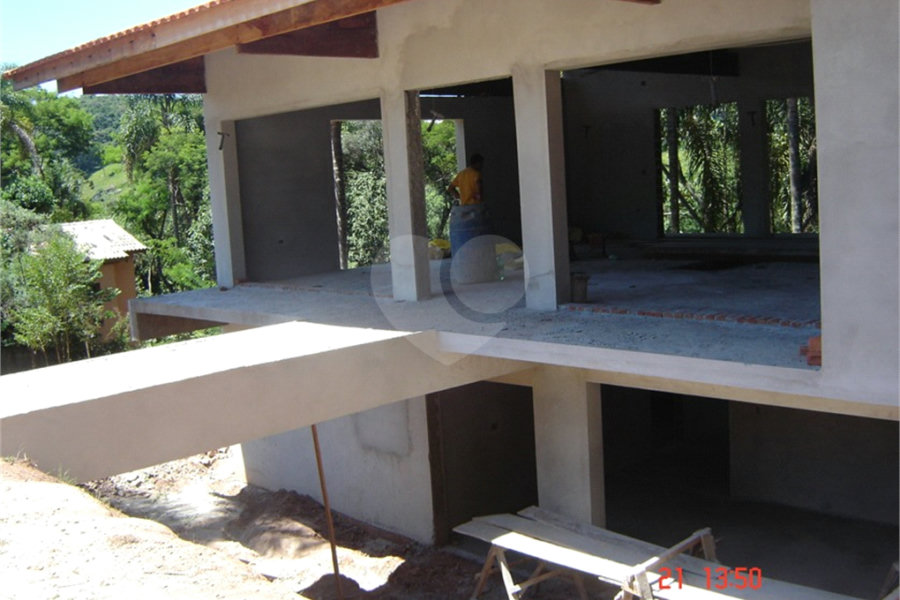 Casa à venda com 3 quartos, sendo 4 suítes, no condomínio Sausalito, Mairiporã - SP