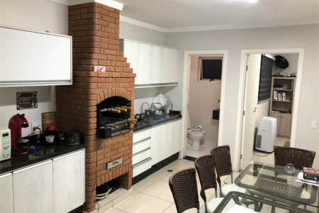 Casa à venda com 3 quartos, sendo 1 suíte, no condomínio Dolce Villa Anália Franco, São Paulo - SP