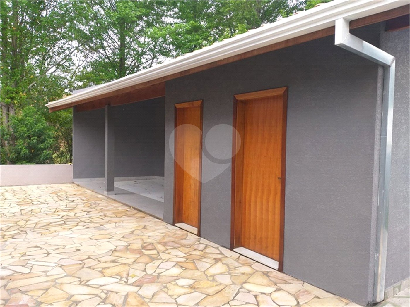 Casa à venda com 2 quartos, sendo 1 suíte, no condomínio Figueira Garden, Atibaia - SP