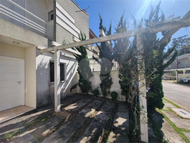 Sobrado à venda com 3 quartos, sendo 1 suíte,  em Jardim Belizário, Cotia, SP