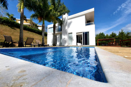 Casa à venda ou para alugar com 4 suítes no condomínio Jardim Primavera, Louveira - SP