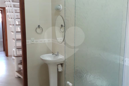 Casa à venda com 3 quartos, sendo 1 suíte, no condomínio Saude, São Paulo - SP