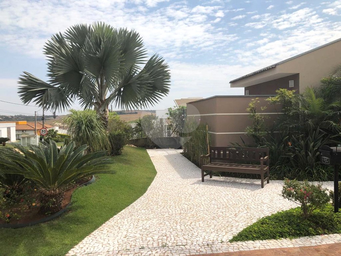 Casa à venda com 5 suítes no condomínio Terras de Mont Serrat, Salto - SP