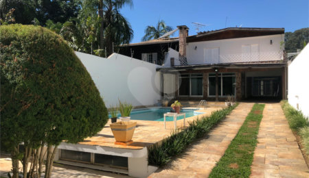 Sobrado à venda com 4 quartos, sendo 2 suítes, em Alto da Boa Vista, São Paulo, SP