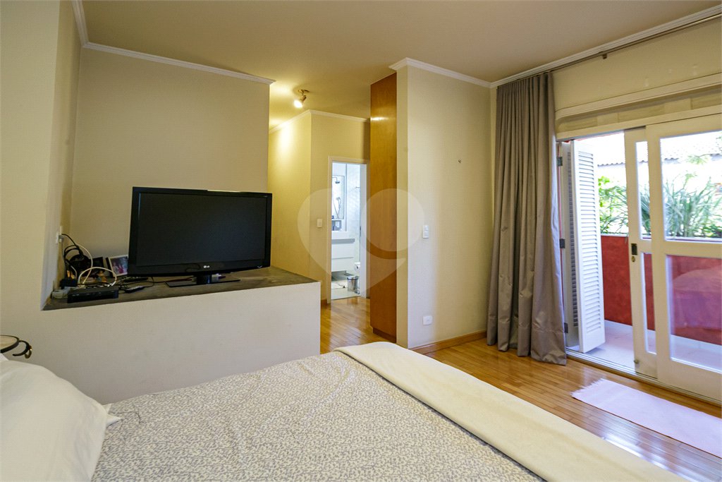 Casa à venda com 4 quartos, sendo 2 suítes, no condomínio Parque das Arvores, São Paulo - SP