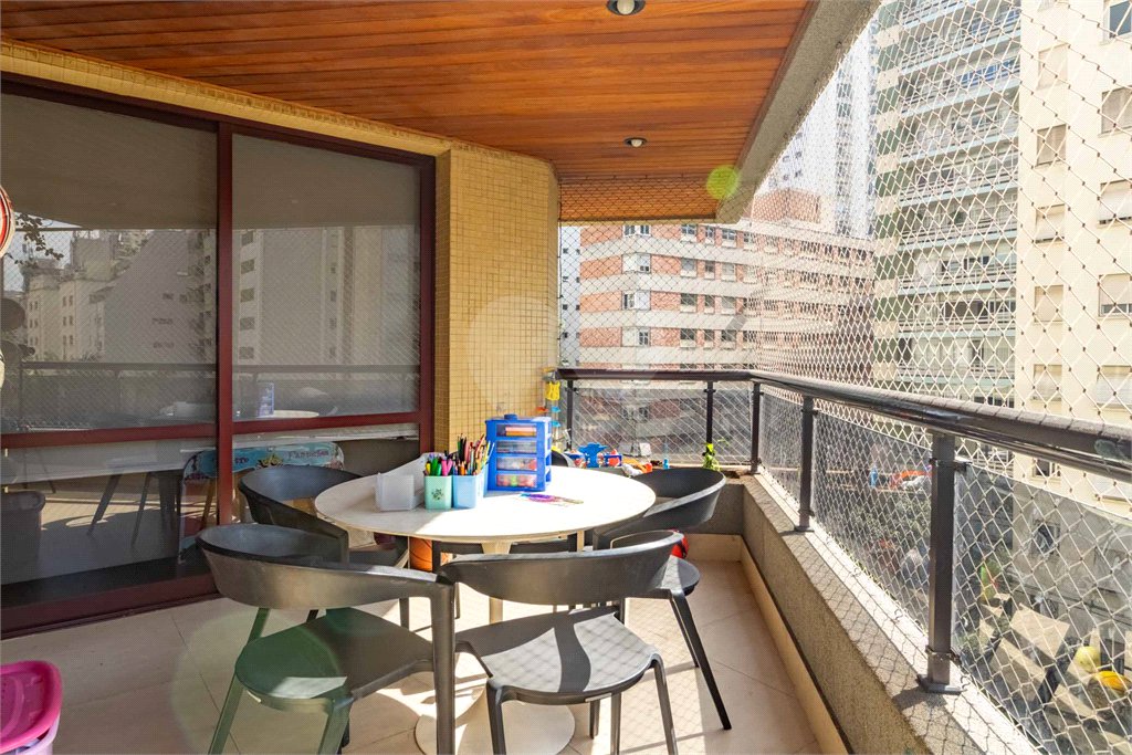 Apartamento à venda com 4 quartos, sendo 3 suítes, em Santa Cecília, São Paulo, SP
