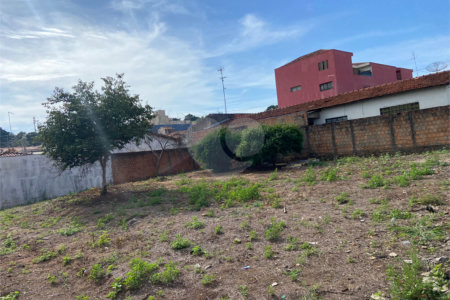 Terreno com 500,00 m² de área total.