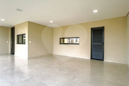 Indaiatuba - Condomínio Milano - Sobrado - 350 m² de terreno - 240 m² de área construída - 4 vagas de garagem, sendo 2 cobertas - Salas de estar e jantar integradas - 3 suítes com closet e varanda no pavimento superior - Escritório no térreo - Espaço gourmet com churrasqueira - Banheiro externo