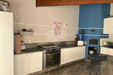 Casa à venda com 2 suítes no condomínio Recanto dos Ipes, Atibaia - SP