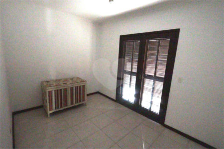 Casa à venda com 4 quartos, sendo 1 suíte, em Jardim Villaça, São Roque, SP