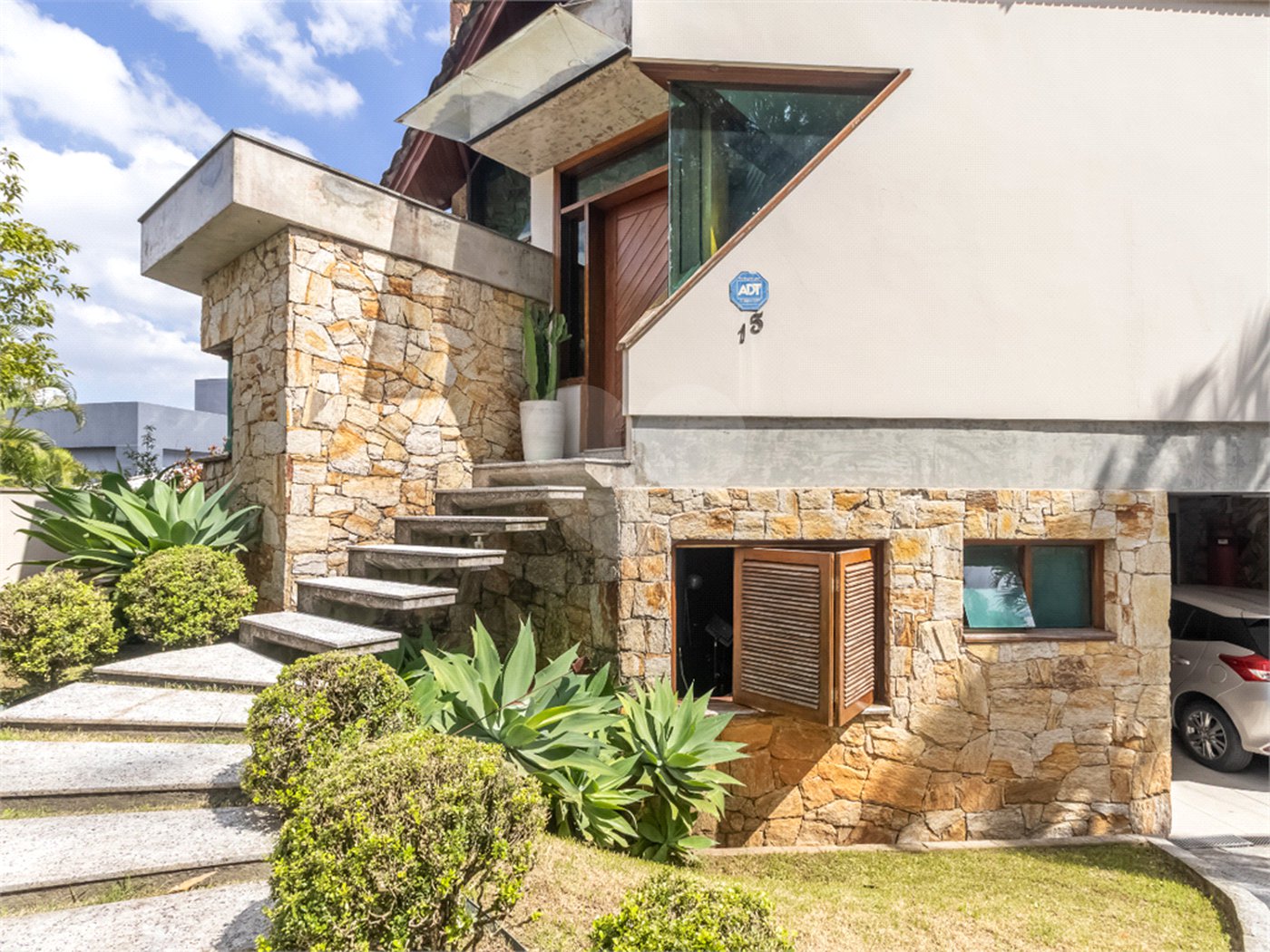 Casa à venda com 4 quartos, sendo 2 suítes, em Jardim Marajoara, São Paulo, SP