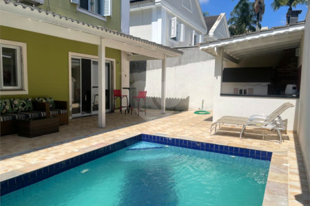 Casa à venda com 4 quartos, sendo 2 suítes,  no condomínio Village Place, São Paulo - SP