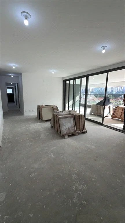 Apartamento à venda com 4 suítes em Vila Cordeiro, São Paulo, SP