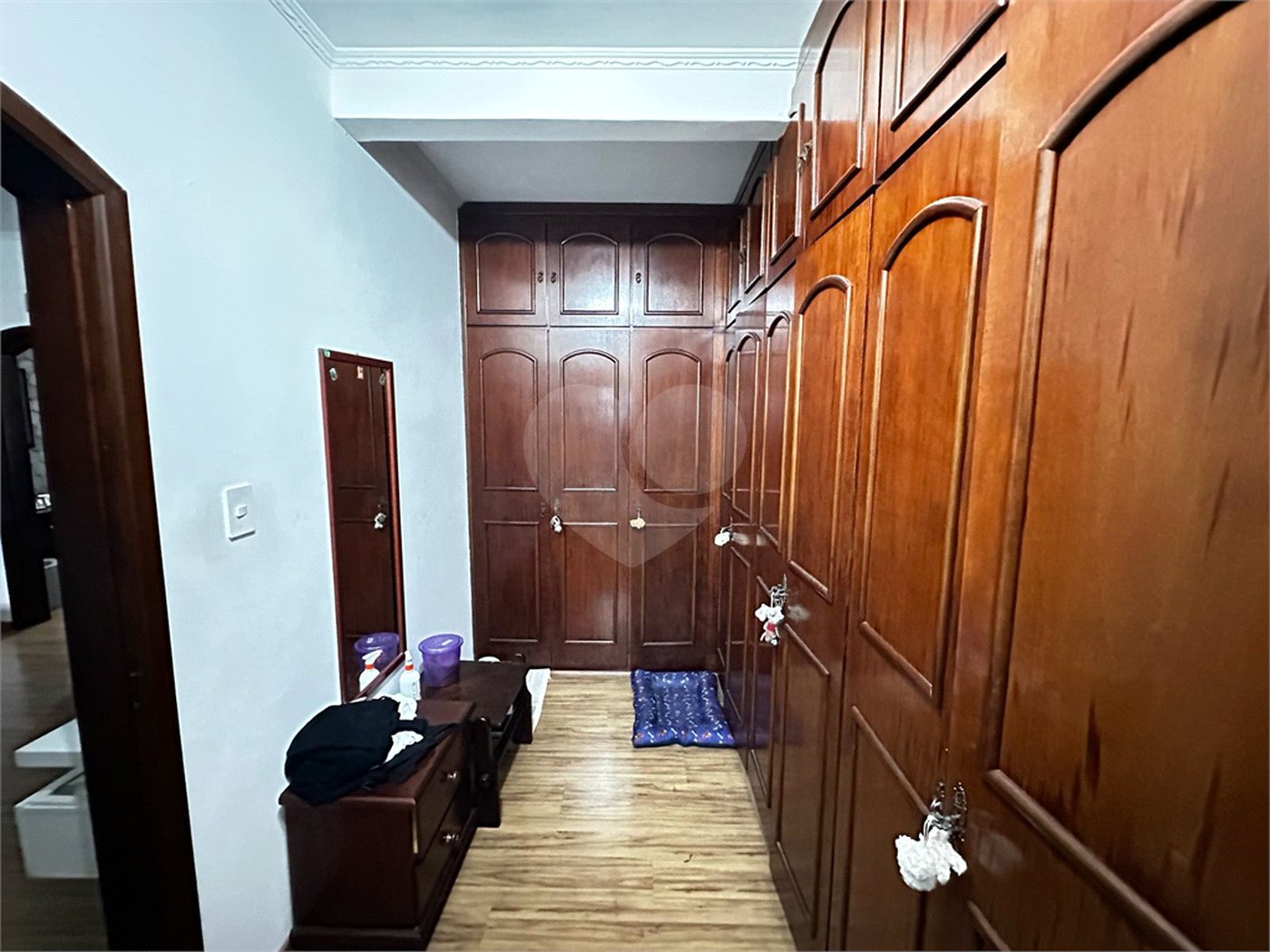 Sobrado à venda com 4 quartos, sendo 2 suítes, em Vila Júlia, Poá, SP