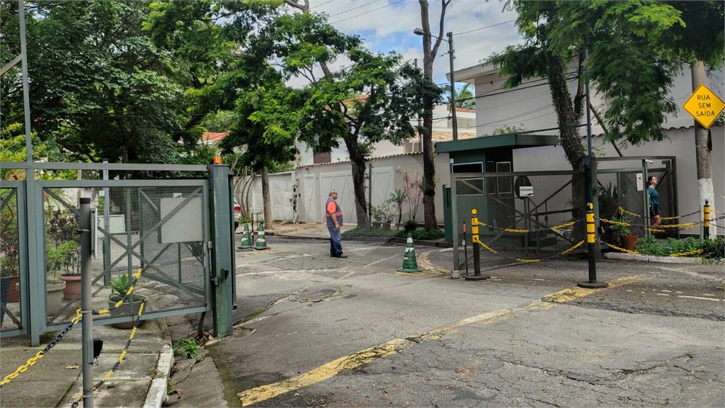 Casa à venda com 4 suítes em Vila Pirajussara, São Paulo, SP