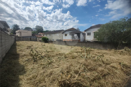 Terreno em Atibaia com 652 metros, pronto para construir no Jardim do Lago, aceita financiamento
