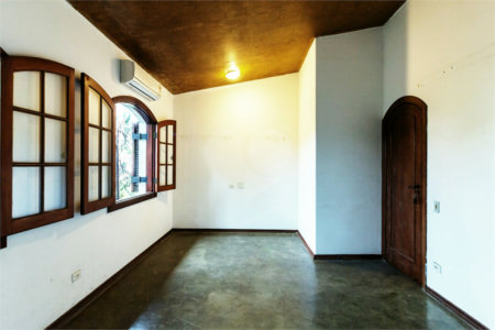 Casa à venda com 4 quartos, sendo 1 suíte, em Jardim das Bandeiras, São Paulo, SP