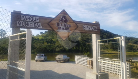Chácara à venda com 4 quartos, sendo 1 suíte, no Centro, Biritiba-mirim, SP