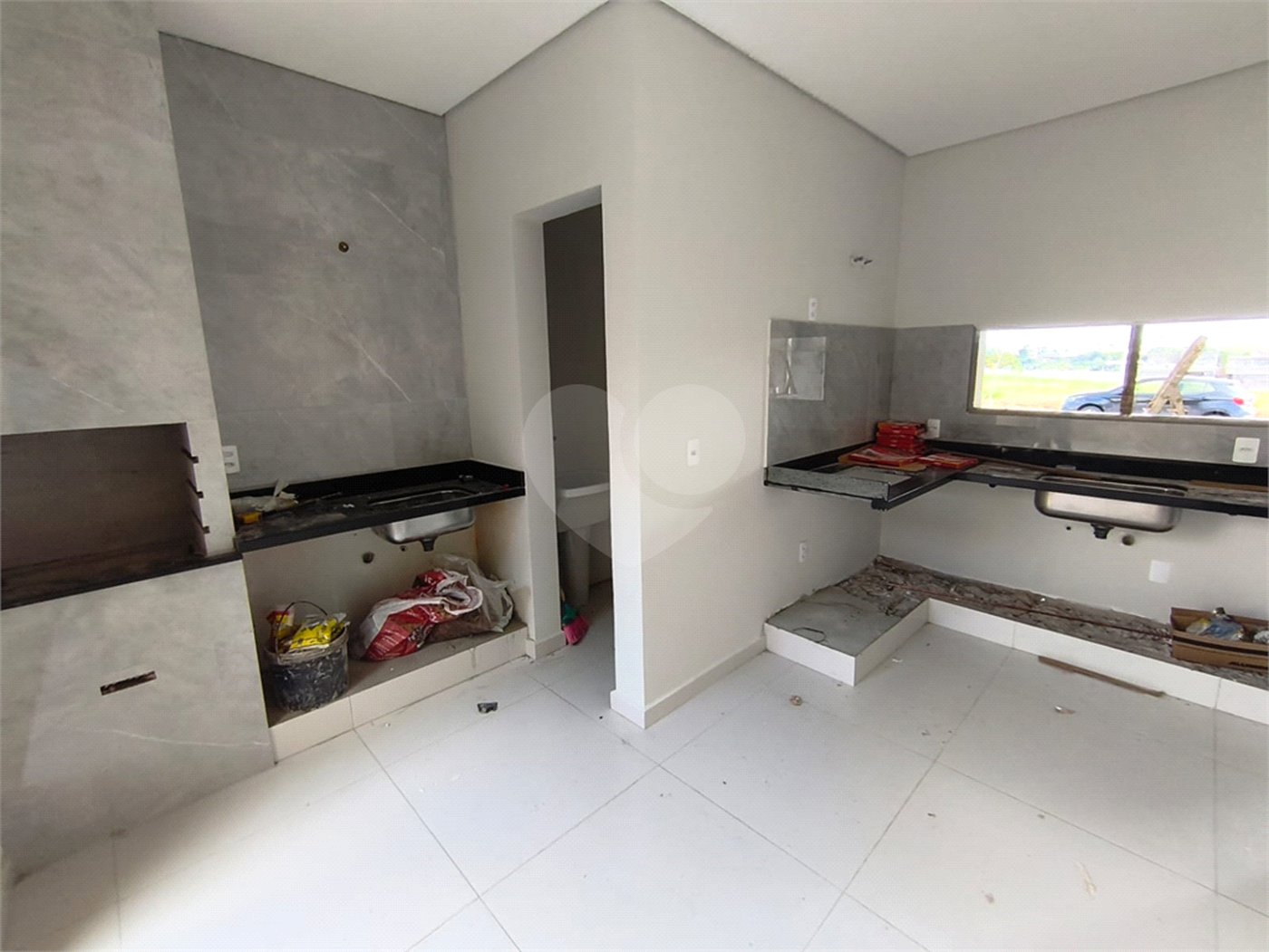 Casa à venda com 3 quartos, sendo 1 suíte, no condomínio Tivolli, Itapetininga - SP